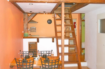 Polonia Byt Krakovia / Kraków, Exteriorul