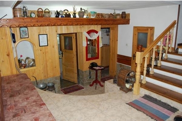 Bułgaria Chata Trjavna, Zewnątrz