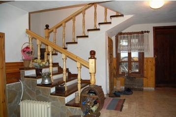 Bułgaria Chata Trjavna, Zewnątrz