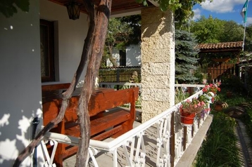 Bulgaaria Chata Trjavna, Eksterjöör