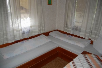 Bułgaria Chata Trjavna, Zewnątrz