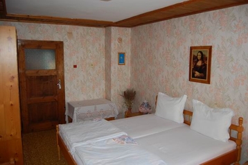 Bułgaria Chata Trjavna, Zewnątrz