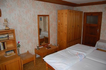 Bułgaria Chata Trjavna, Zewnątrz