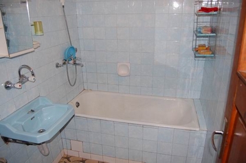 Bułgaria Chata Trjavna, Zewnątrz