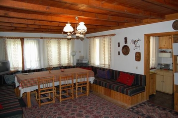 Bułgaria Chata Trjavna, Zewnątrz