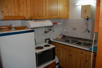 Bułgaria Chata Trjavna, Zewnątrz