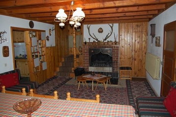 Bulgaaria Chata Trjavna, Eksterjöör