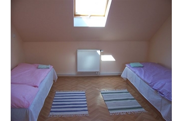 Cehia Byt Hůry, Exteriorul