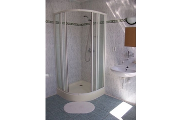 Cehia Byt Hůry, Exteriorul