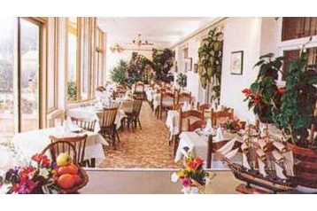 Франция Hotel Hyères, Экстерьер