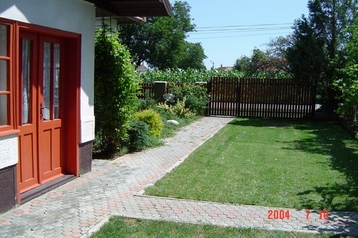 Słowacja Chata Semerovo, Zewnątrz