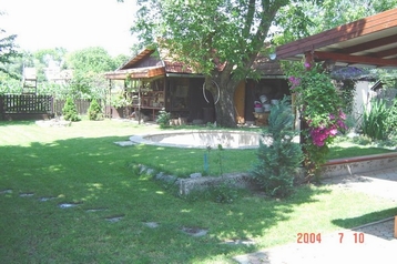 Słowacja Chata Semerovo, Zewnątrz