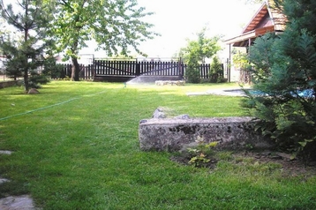 Słowacja Chata Semerovo, Zewnątrz