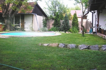 Słowacja Chata Semerovo, Zewnątrz