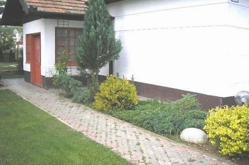 Słowacja Chata Semerovo, Zewnątrz