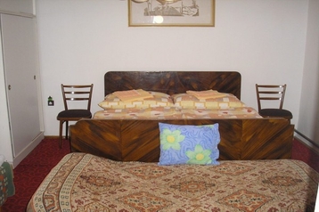 Słowacja Chata Semerovo, Zewnątrz