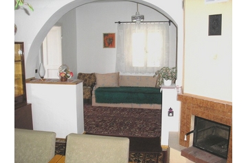 Słowacja Chata Semerovo, Zewnątrz