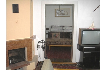 Słowacja Chata Semerovo, Zewnątrz