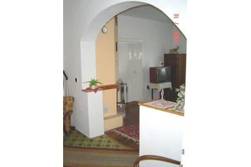 Słowacja Chata Semerovo, Zewnątrz