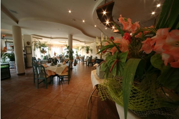 Польща Hotel Sąspów, Екстер'єр