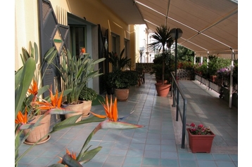 Отель Otranto 5
