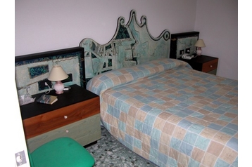Отель Otranto 8