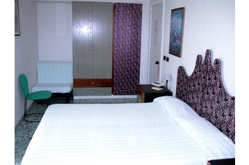 Отель Otranto 8