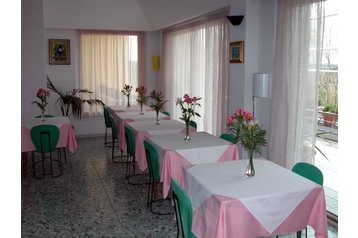 Отель Otranto 8