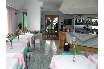 Отель Otranto 8