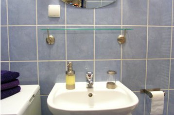 Polonia Byt Krakovia / Kraków, Exteriorul