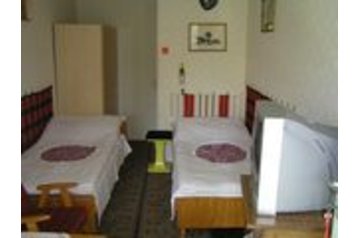 Hungría Byt Gyula, Exterior