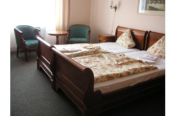 Отель Louny 2