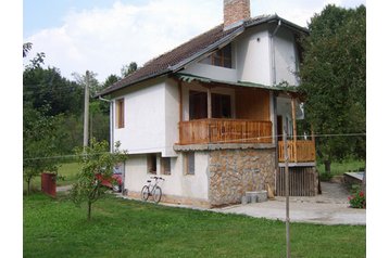 Bulgaria Chata Apriltsi, Exteriorul