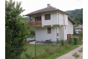 Bulgarien Chata Apriltsi, Exterieur