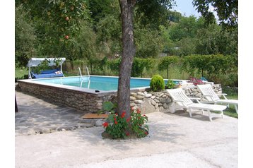 Bulgarien Chata Apriltsi, Exterieur