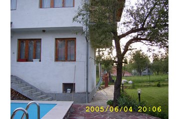 Bulgarija Chata Apriltsi, Eksterjeras