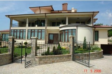 България Hotel Karlovo, Екстериор