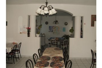 Ungari Privát Fertőd, Eksterjöör