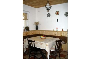 Madjarska Chata Súr, Eksterijer