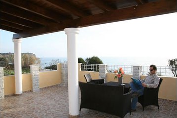 Grecja Chata Kanouli, Zewnątrz