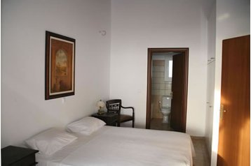 Grecia Chata Kanouli, Exteriorul