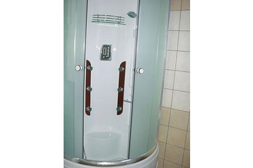 Grecia Chata Kanouli, Exteriorul