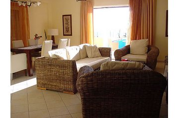 Grecia Chata Kanouli, Exteriorul