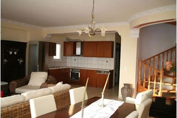 Grecia Chata Kanouli, Exteriorul