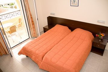 Hotel Kavos / Kávos 7