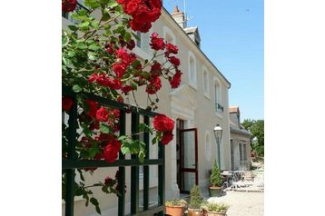 France Hotel Savigné-sur-Lathan, Extérieur