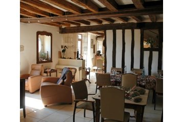 France Hotel Savigné-sur-Lathan, Extérieur