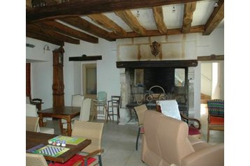 Хотел Savigné-sur-Lathan 8