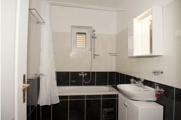 Chorwacja Chata Lozica, Zewnątrz