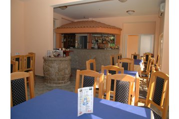 Montenegro Hotel Bar, Eksteriør